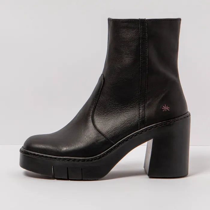 ART COMPANY 1974 BERNA BOOTIES