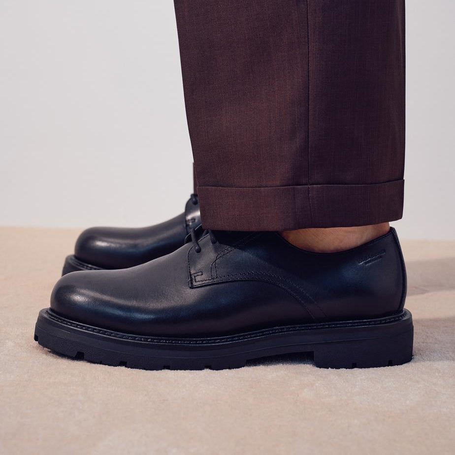 VAGABOND CAMERON DERBY BLACK