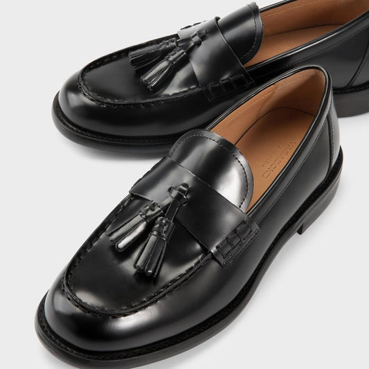 VAGABOND LINN TASSLE LOAFERS IN BLACK SHINE