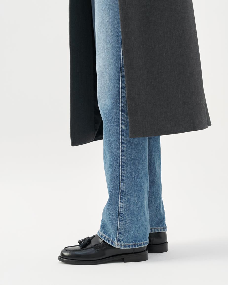 VAGABOND LINN TASSLE LOAFERS IN BLACK SHINE