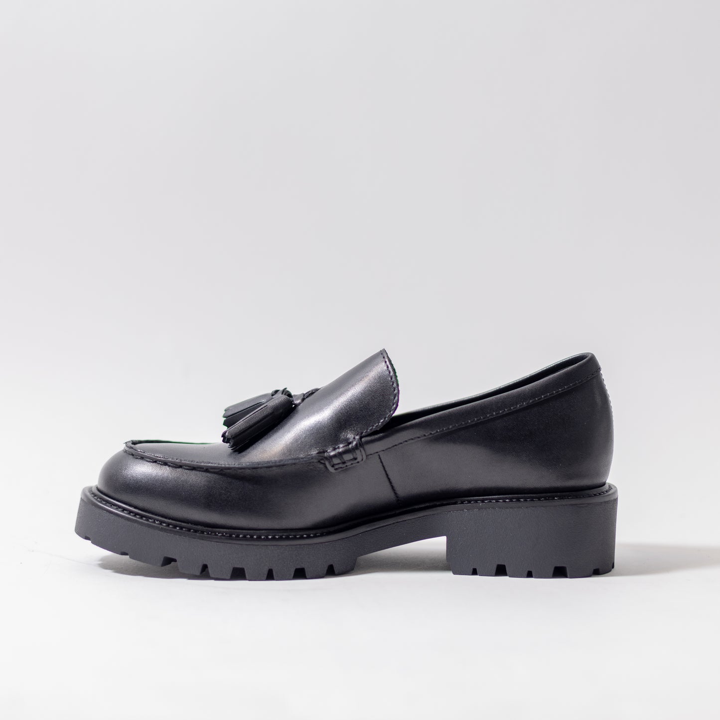 VAGABOND KENOVA LOAFER TASSLE - BLK
