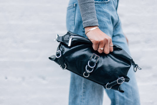 RINGS SHOULDER BAG-BLACK