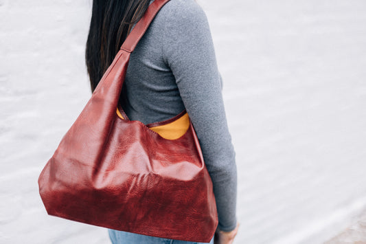 SOFT VEGAN RED HOBO