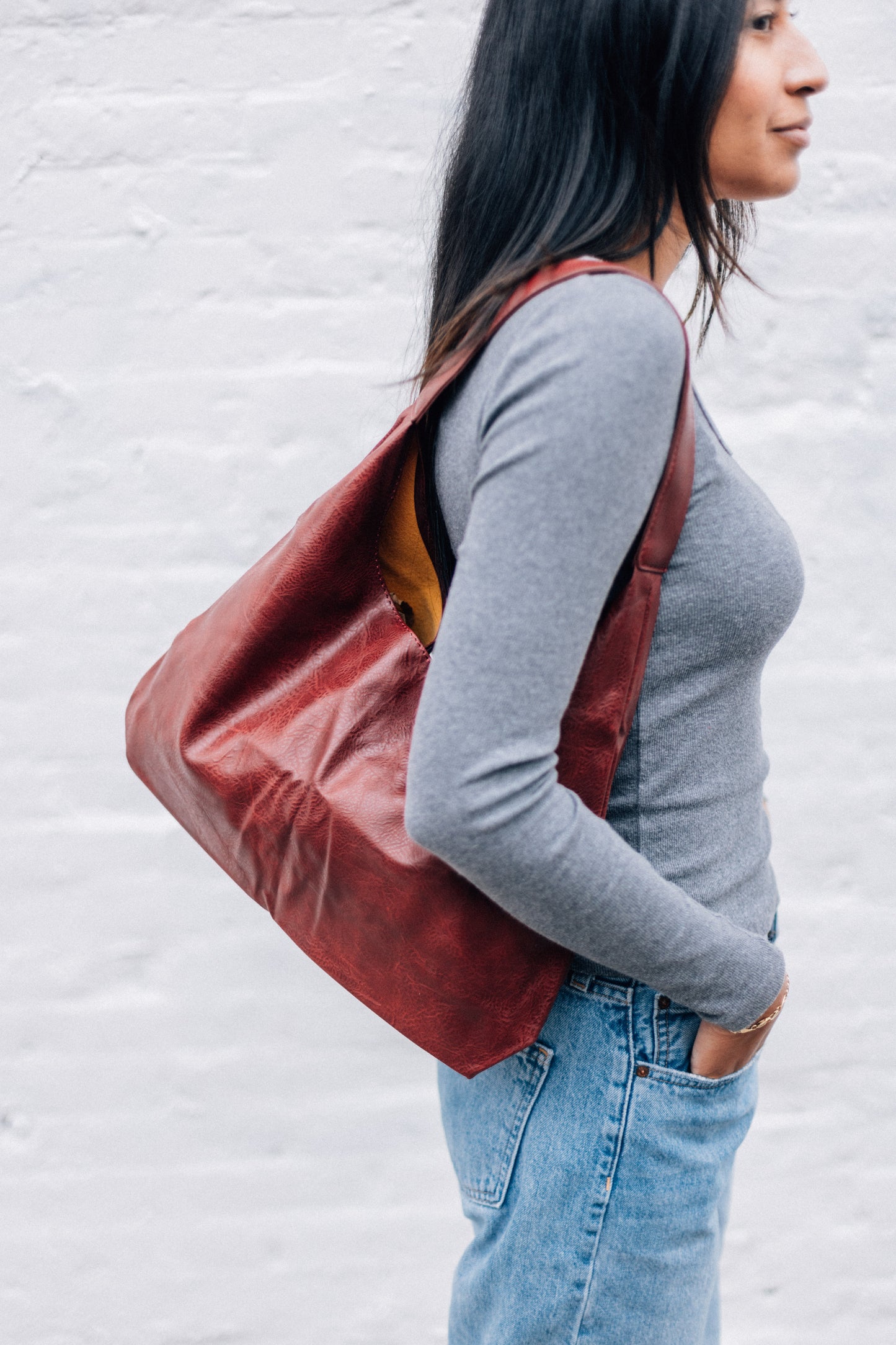 SOFT VEGAN RED HOBO