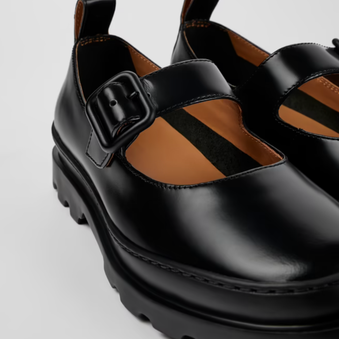 CAMPER BRUTUS MARY JANES BLACK