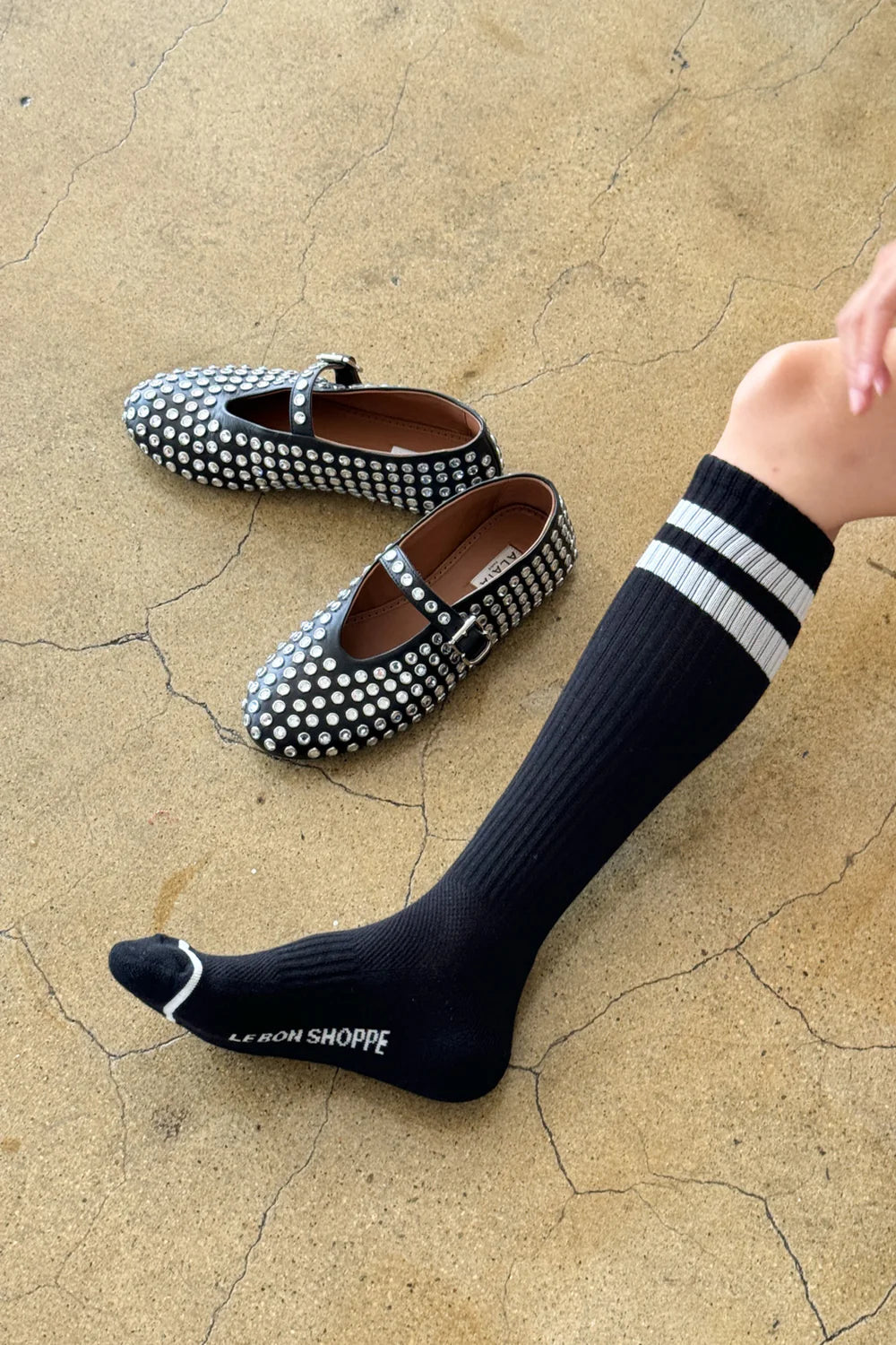 LE BON SHOPPE KNEE HIGH BOYFRIEND SOCKS BLACK