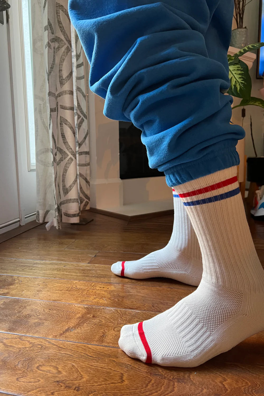LE BON SHOPPE EXTENDED BOYFRIEND SOCKS MILK X
