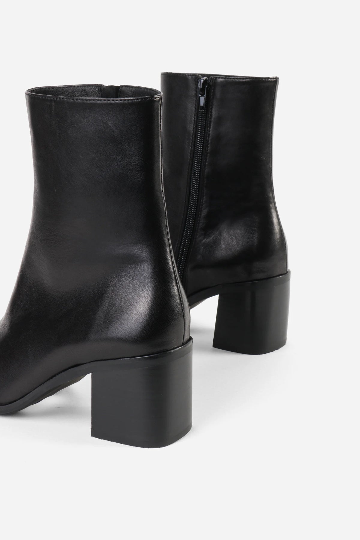 INTENTIONALLY BLANK SCORPIO BOOTS