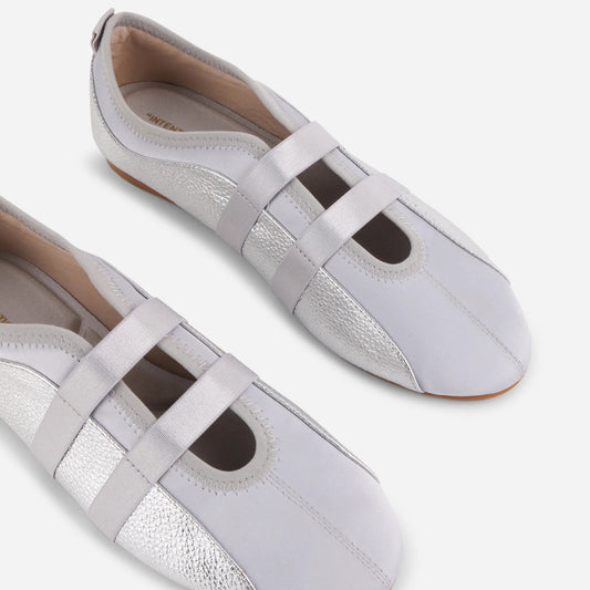 INTENTIONALLY BLANK SPORTY FLAT SILVER