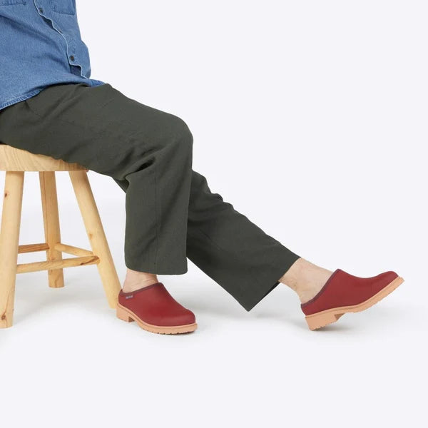 MERRY PEOPLE BILLIE CLOG BRICK RED