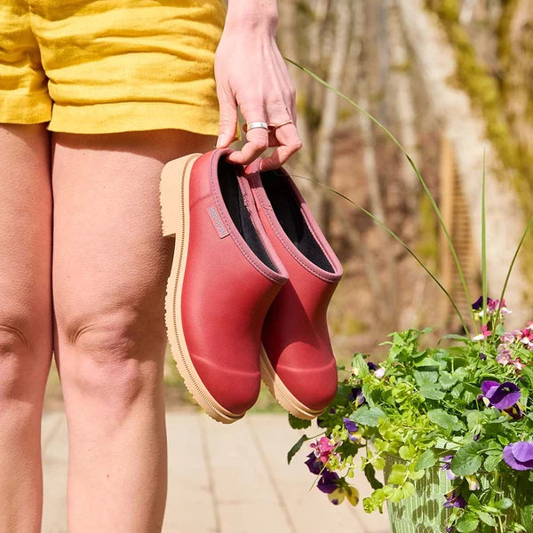 MERRY PEOPLE BILLIE CLOG BRICK RED