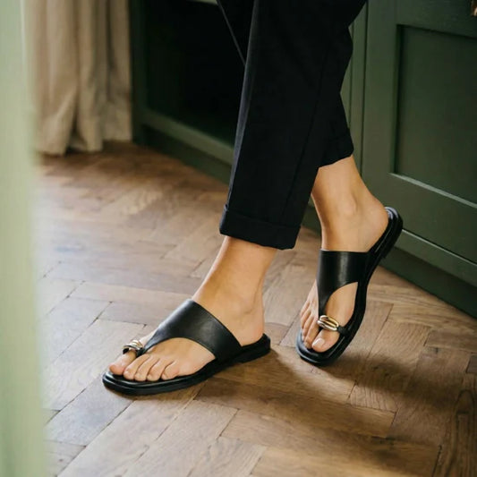 AMIE RAFA CECE TOE RING FLAT SANDAL BLACK