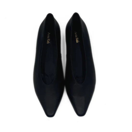 AMIE RAFA REILY POINTED TOE FLAT BLACK LEATHER