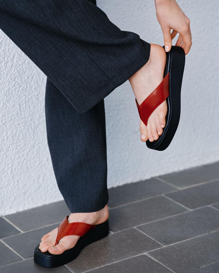 VAGABOND DANYA- THONG RED