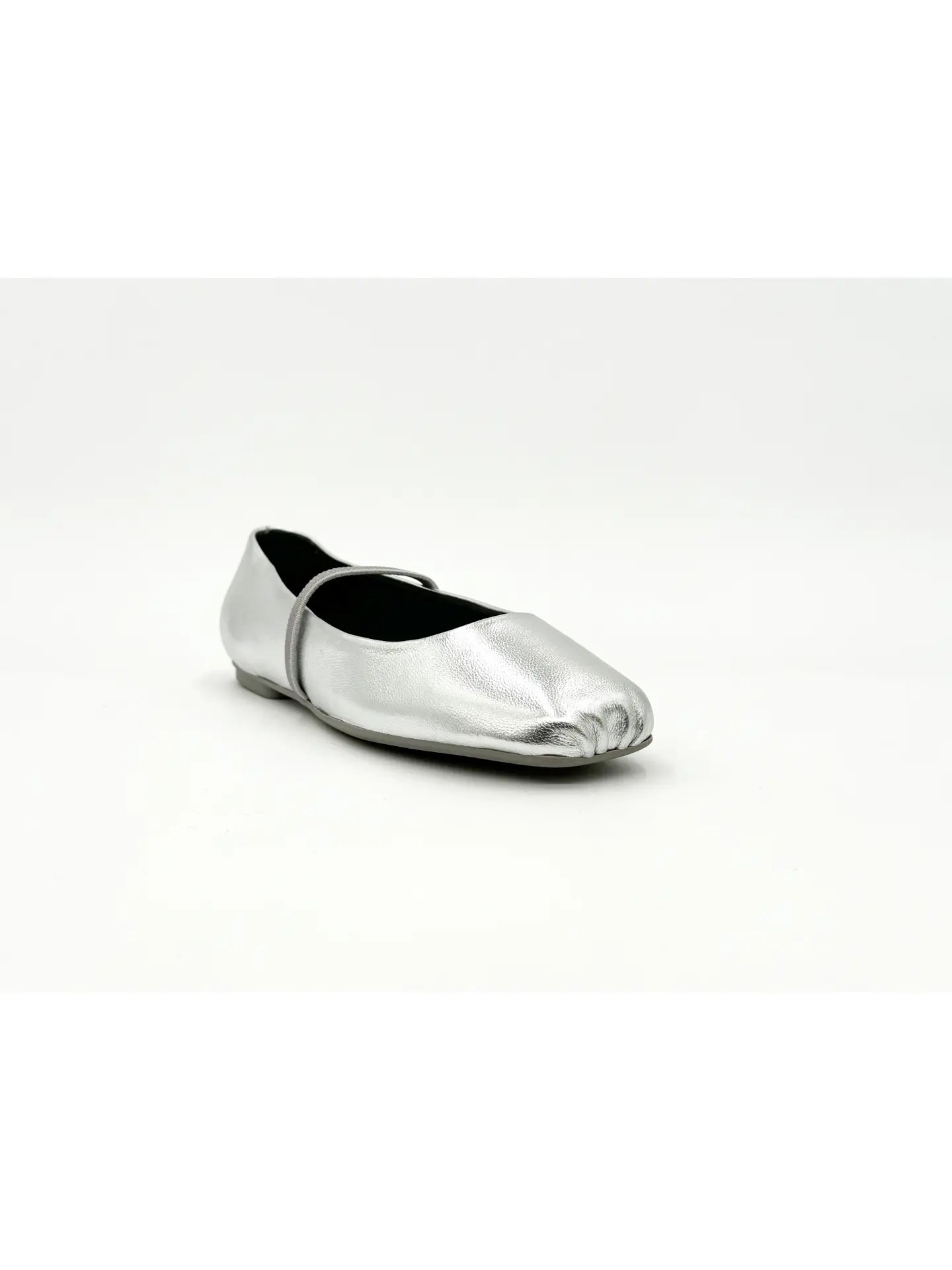 AMIE RAFA MARY FLEX BALLET FLATS IN SILVER