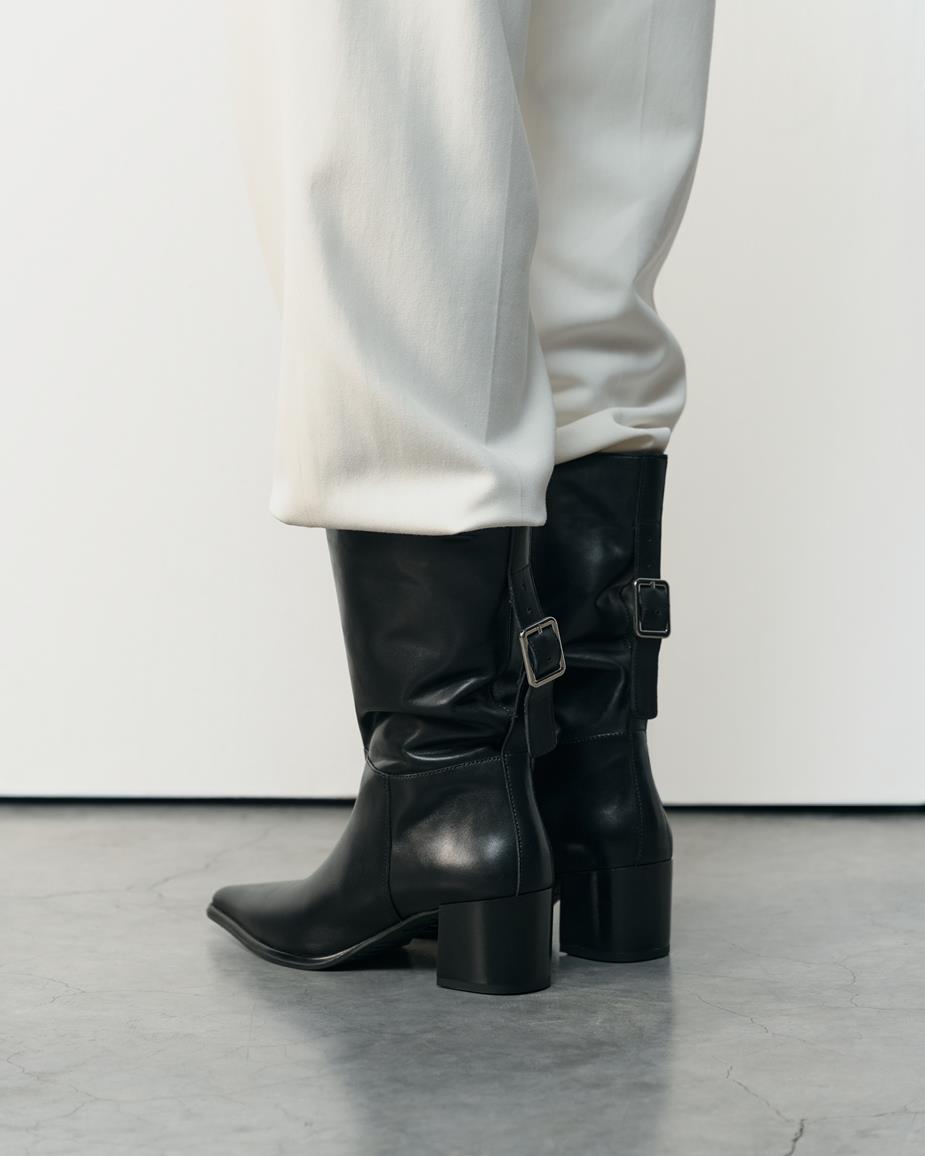 Vagabond Giselle Slouch boots in Black Leather