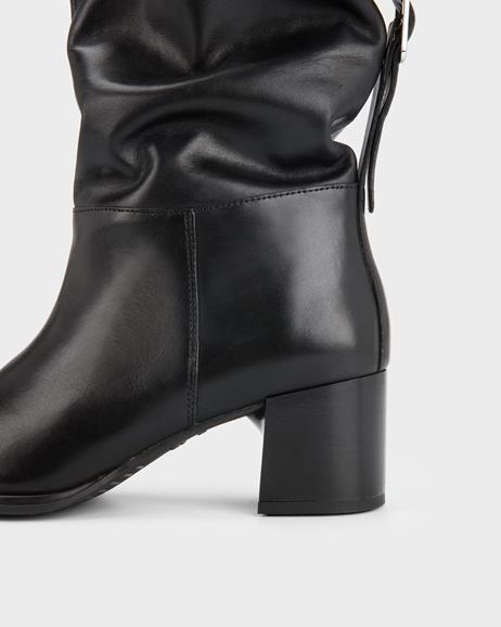 Vagabond Giselle Slouch boots in Black Leather