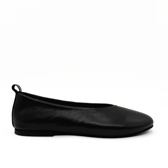 AMIE RAFA ERIKA FLAT BLACK LEATHER