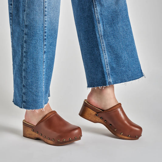 DANSKO ANDIE CLOG TAN