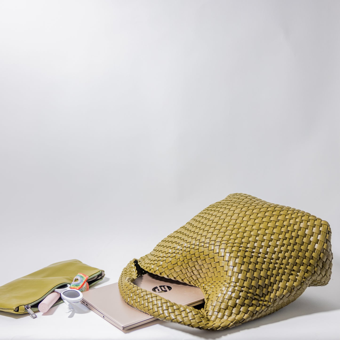 LARGE WOVEN HOBO-OLIVE