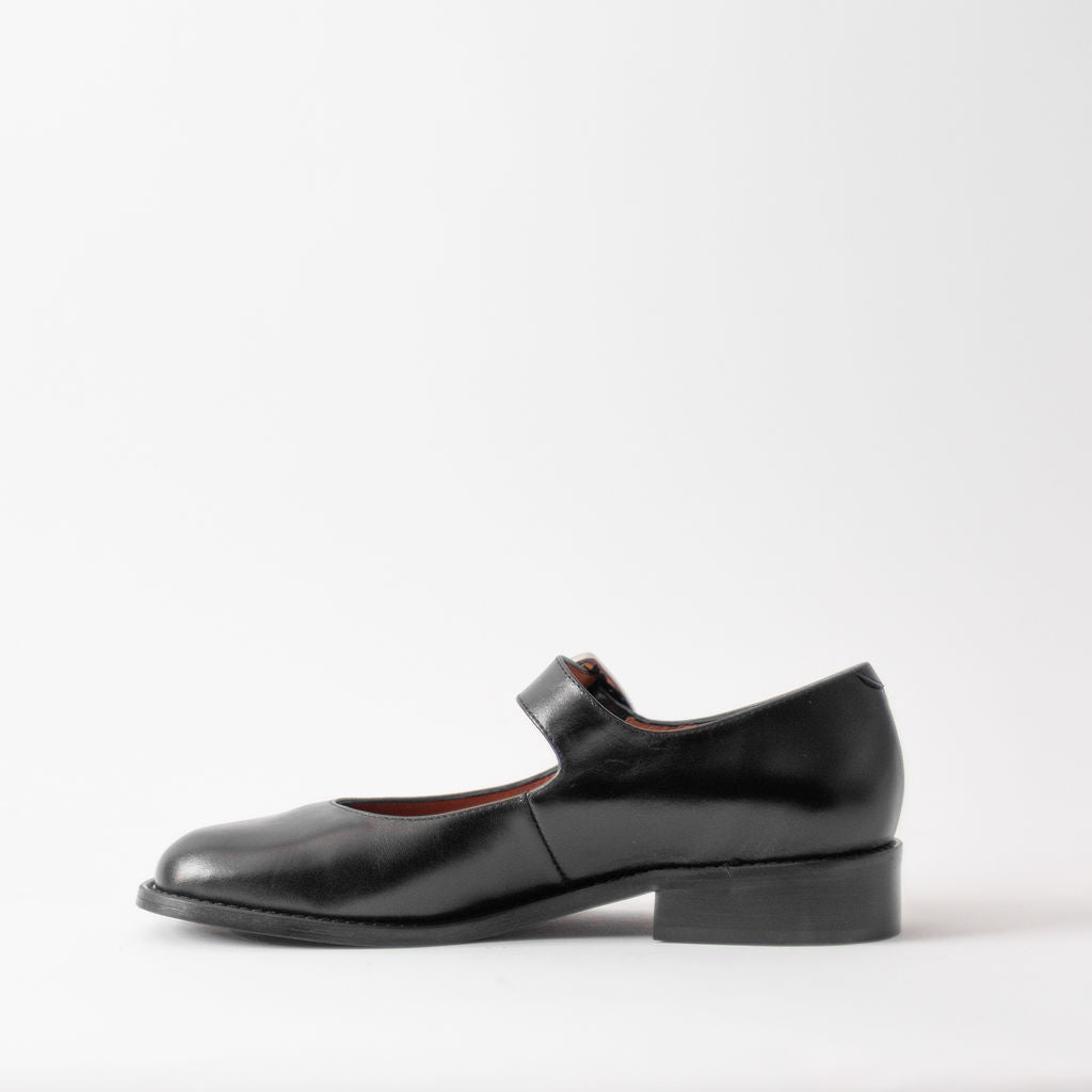 ANGEL ALACRON VALERIE FLAT MARY JANE BLACK