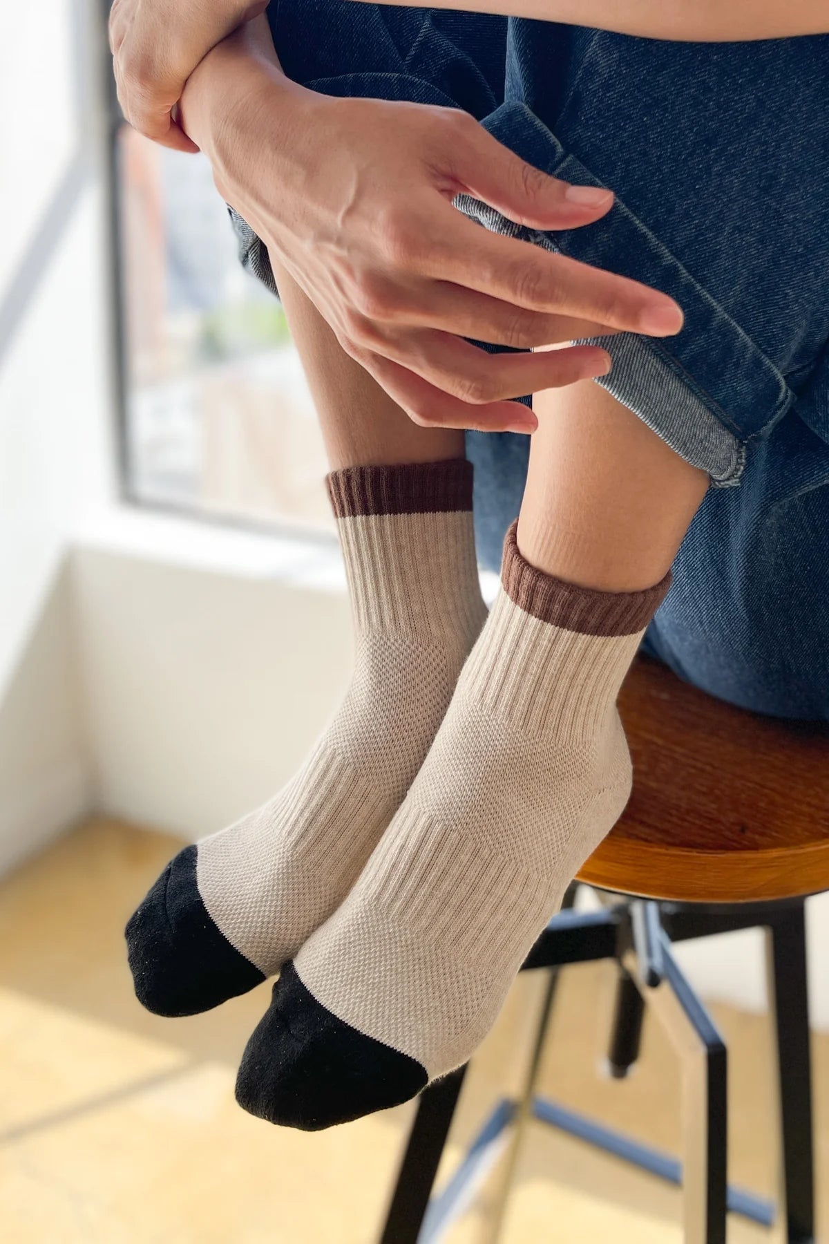 LEBON SHOPPE COLORBLOCK GIRLFRIEND SOCKS BLACK COFFEE