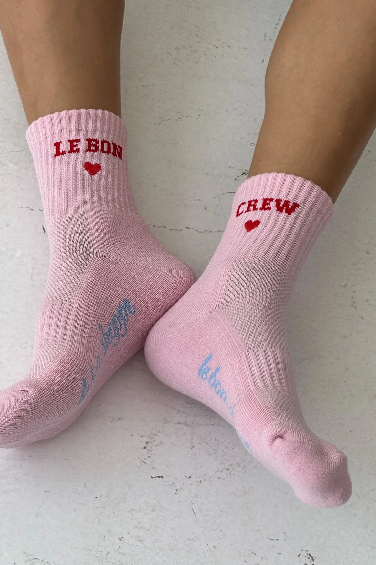 LEBON SHOPPE EMBROIDERED CREW SOCKS STRAWBERRY BILK