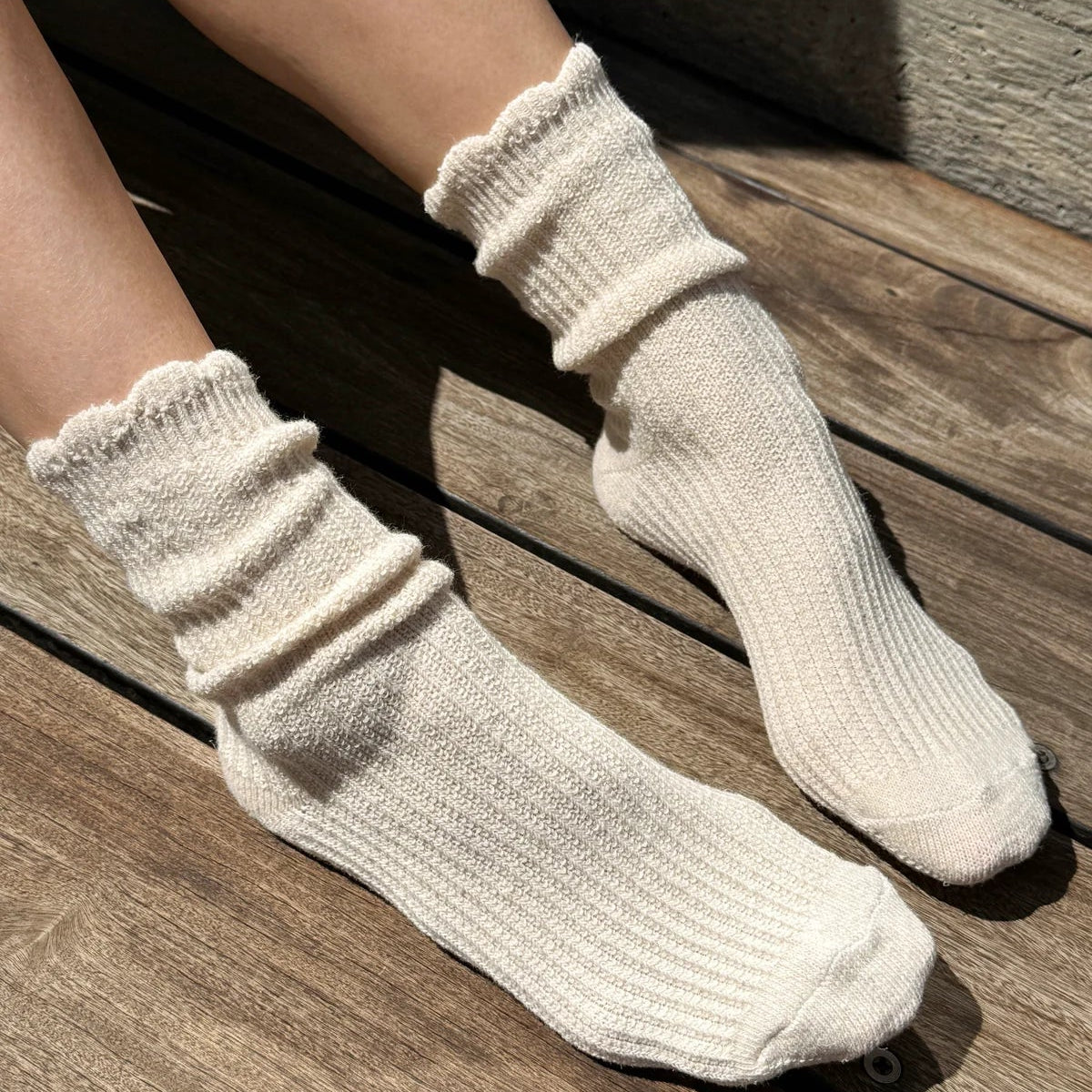 LE BON SHOPPE LINEN SCALLOP SOCKS NATURAL