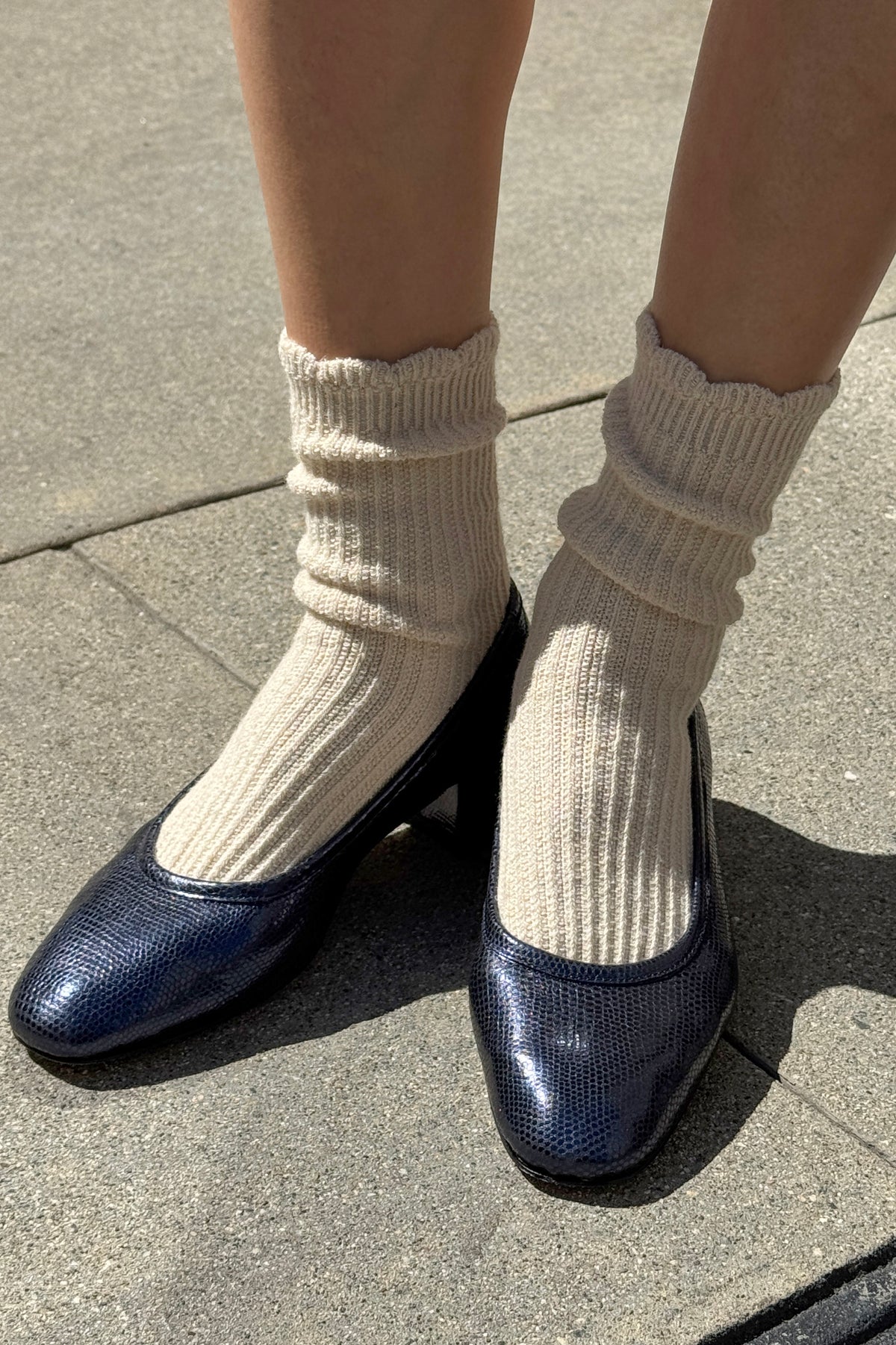 LE BON SHOPPE LINEN SCALLOP SOCKS NATURAL