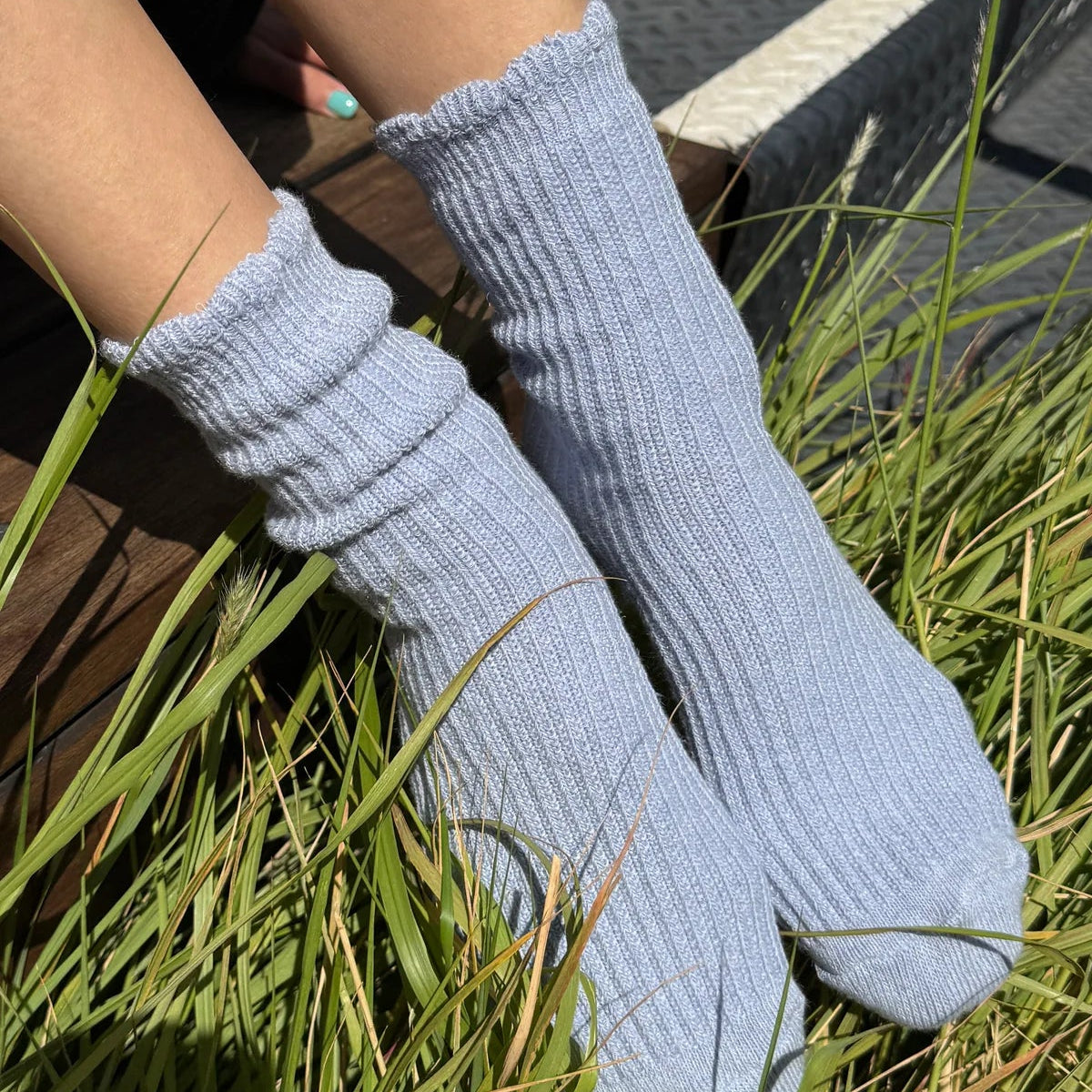 LE BON SHOPPE LINEN SCALLOP SOCKS PALE BLUE
