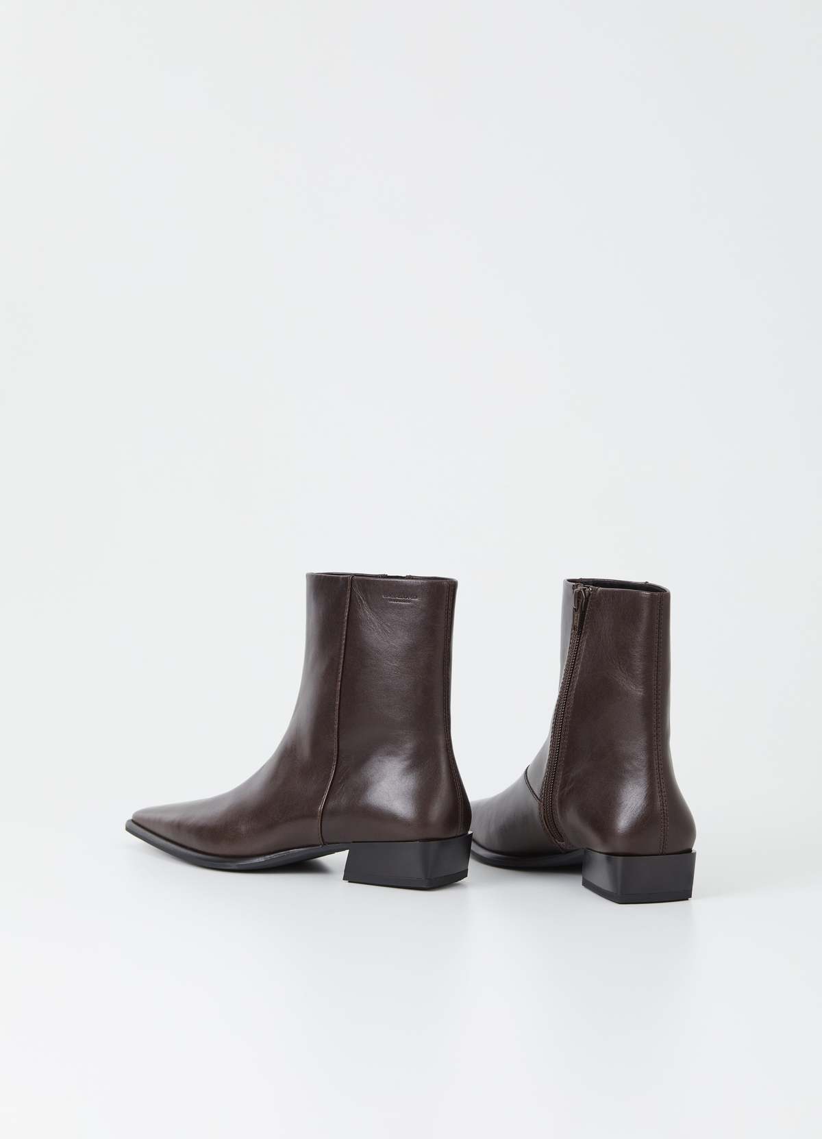 VAGABOND NELLA-ZIP BOOTIE IN CHOCOLATE