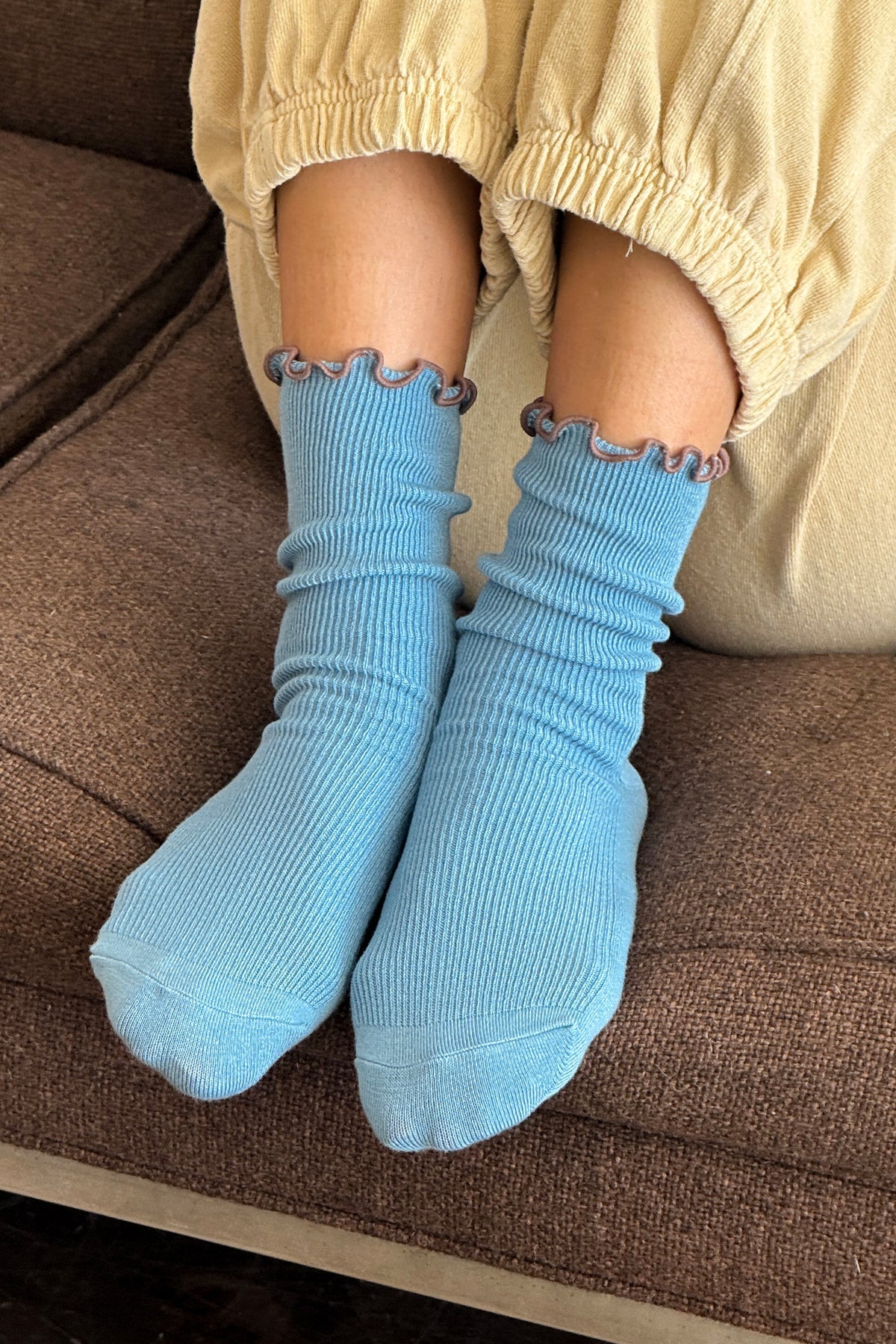 LEBON SHOPPE RUFFLE MODEL SOCKS POWDER BLUE/ BROWN