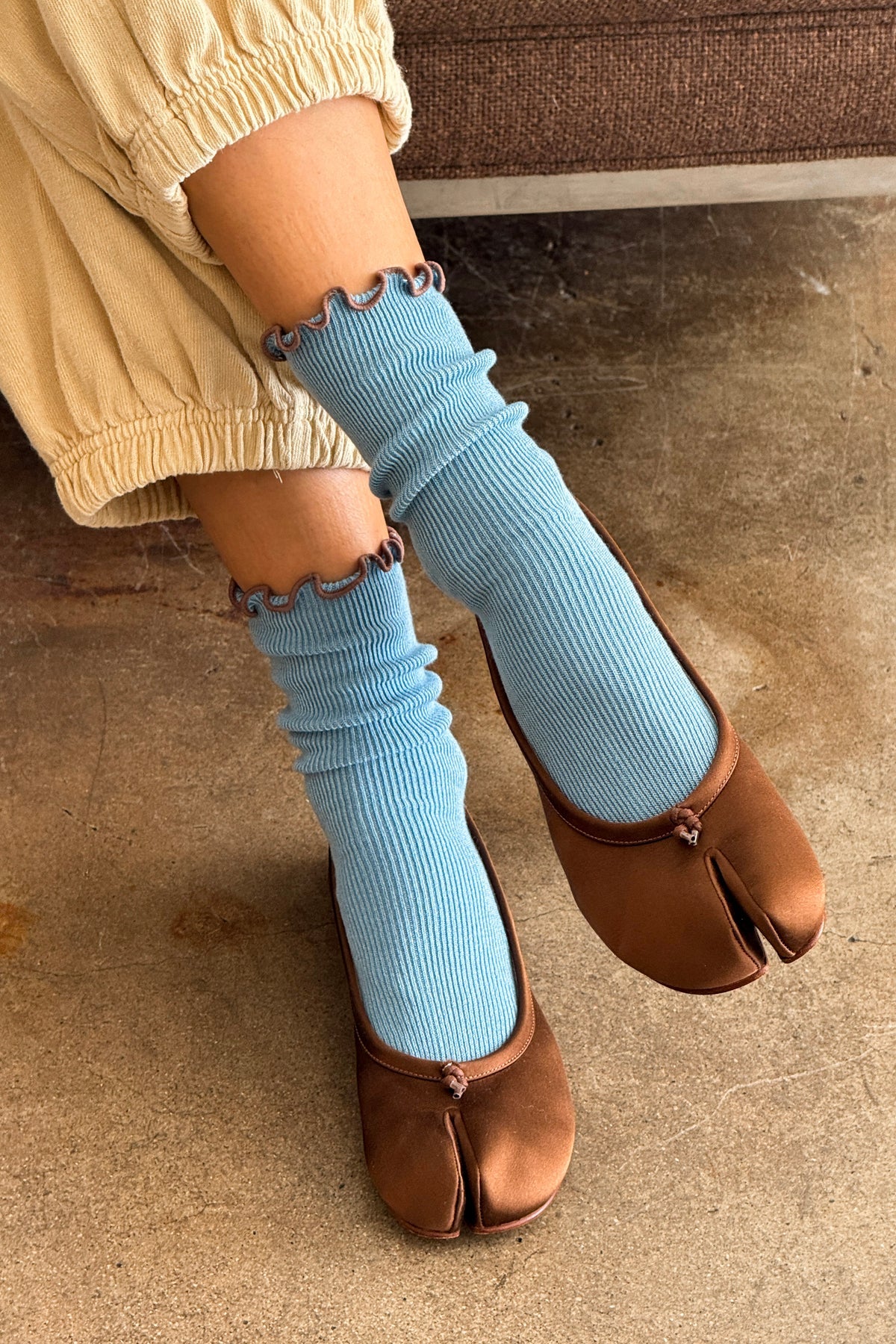 LEBON SHOPPE RUFFLE MODEL SOCKS POWDER BLUE/ BROWN