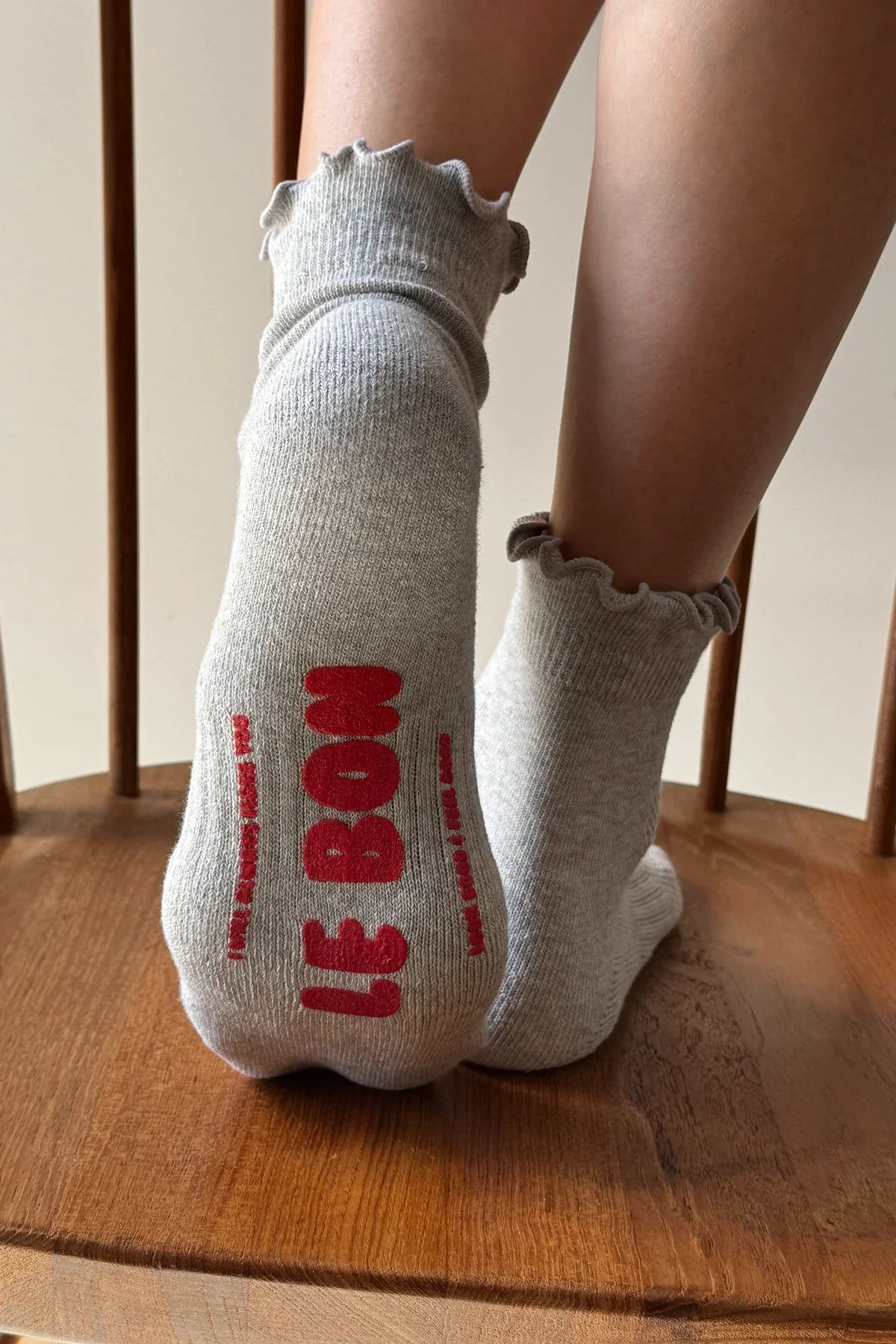 LEBON SHOPPE RUFFLED HUGGER CREW SOCK GREY