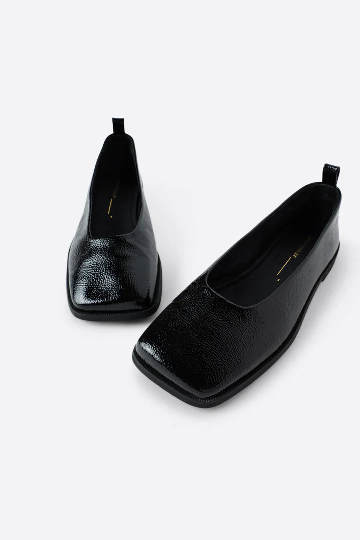 INTENTIONALLY BLANK SAUCER FLATS IN CAPRI AND BLACK PATENT