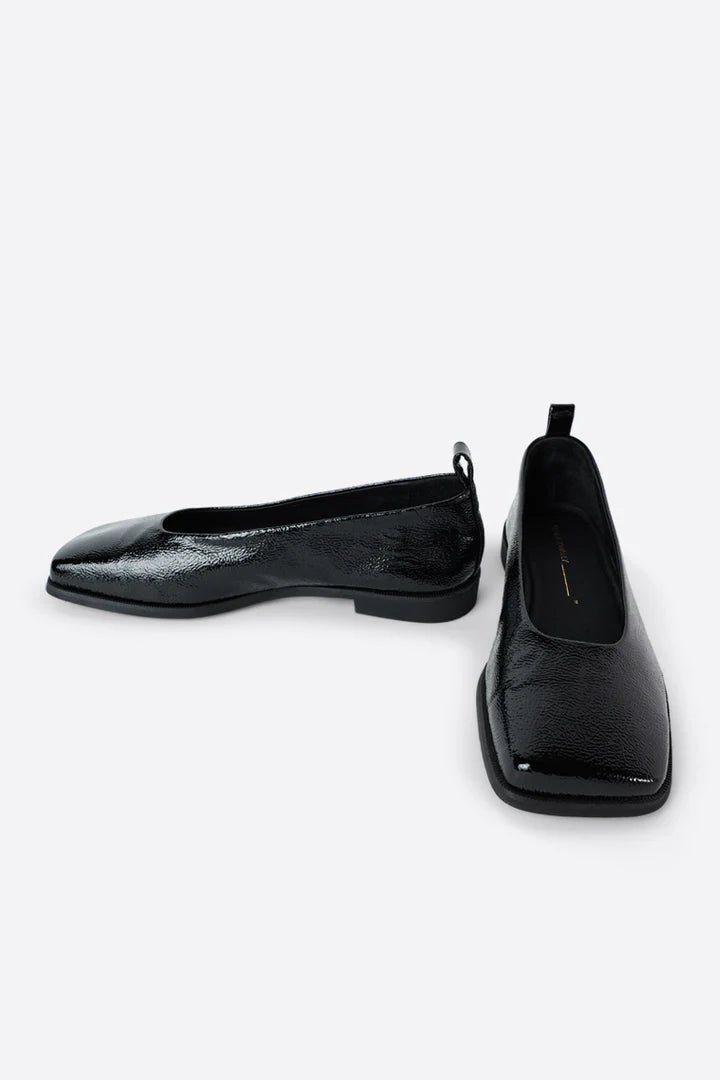 INTENTIONALLY BLANK SAUCER FLATS IN CAPRI AND BLACK PATENT