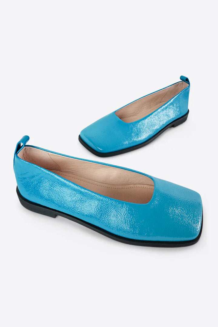 INTENTIONALLY BLANK SAUCER FLATS IN CAPRI AND BLACK PATENT