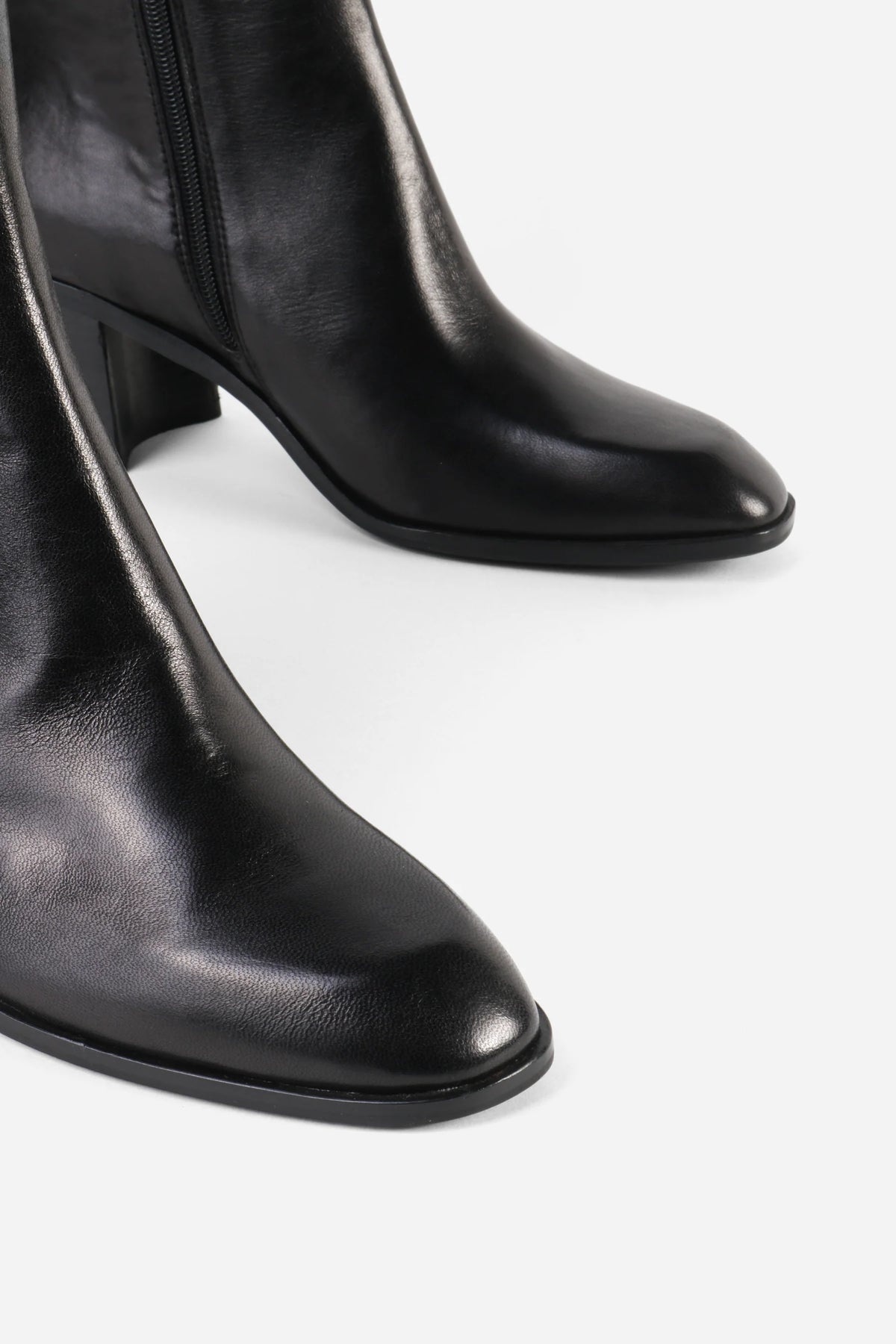 INTENTIONALLY BLANK SCORPIO BOOTS