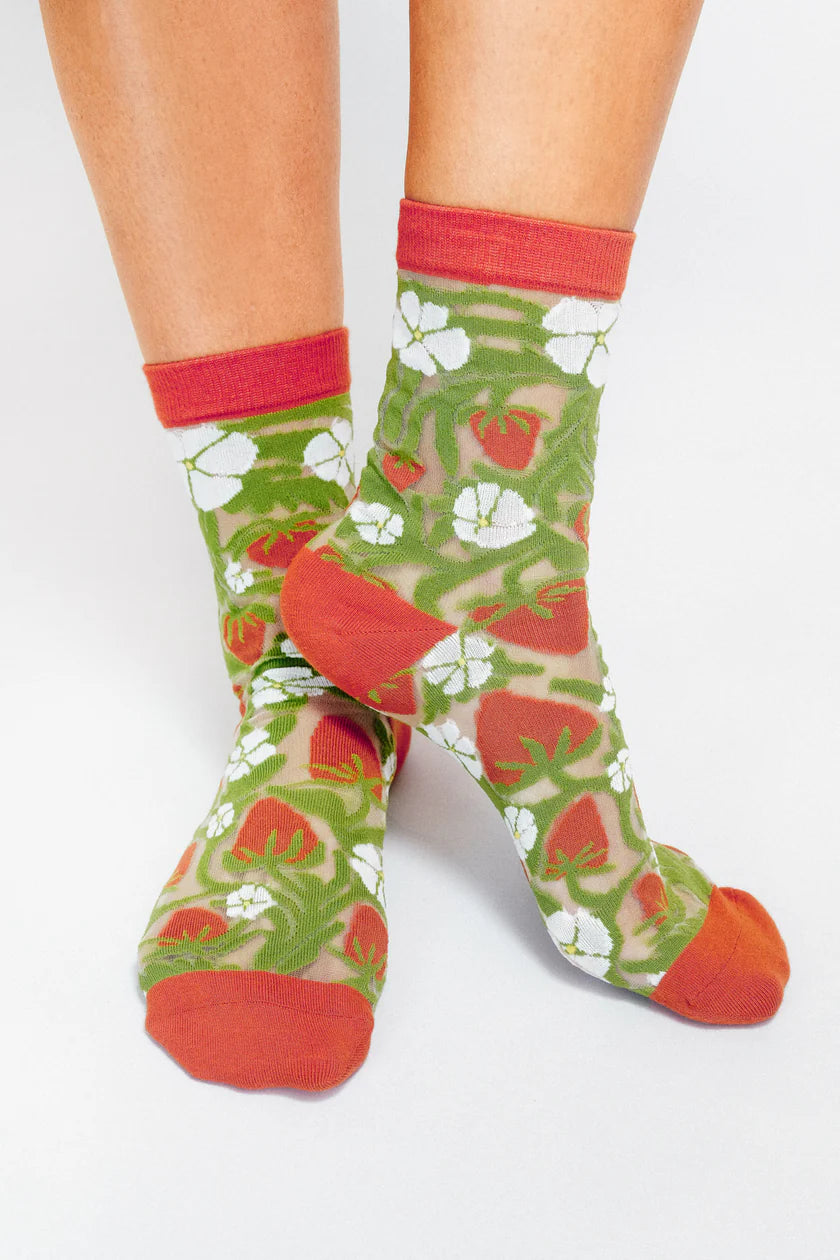 TAILORED UNION STRAWBERRY SHEER ANKLE SOCK