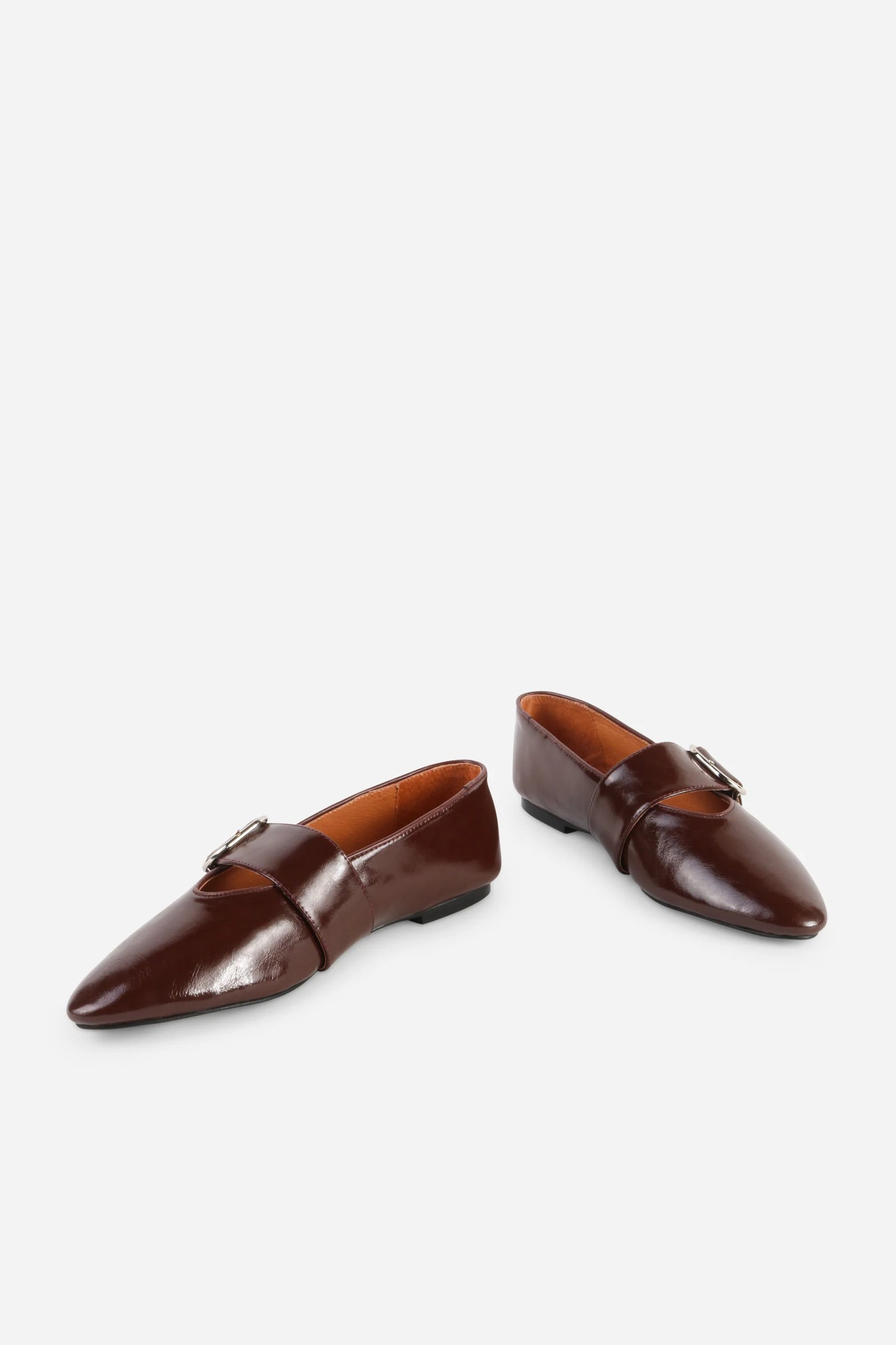 INTENTIONALLY BLANK VARTAN MJ FLAT CHOCOLATE