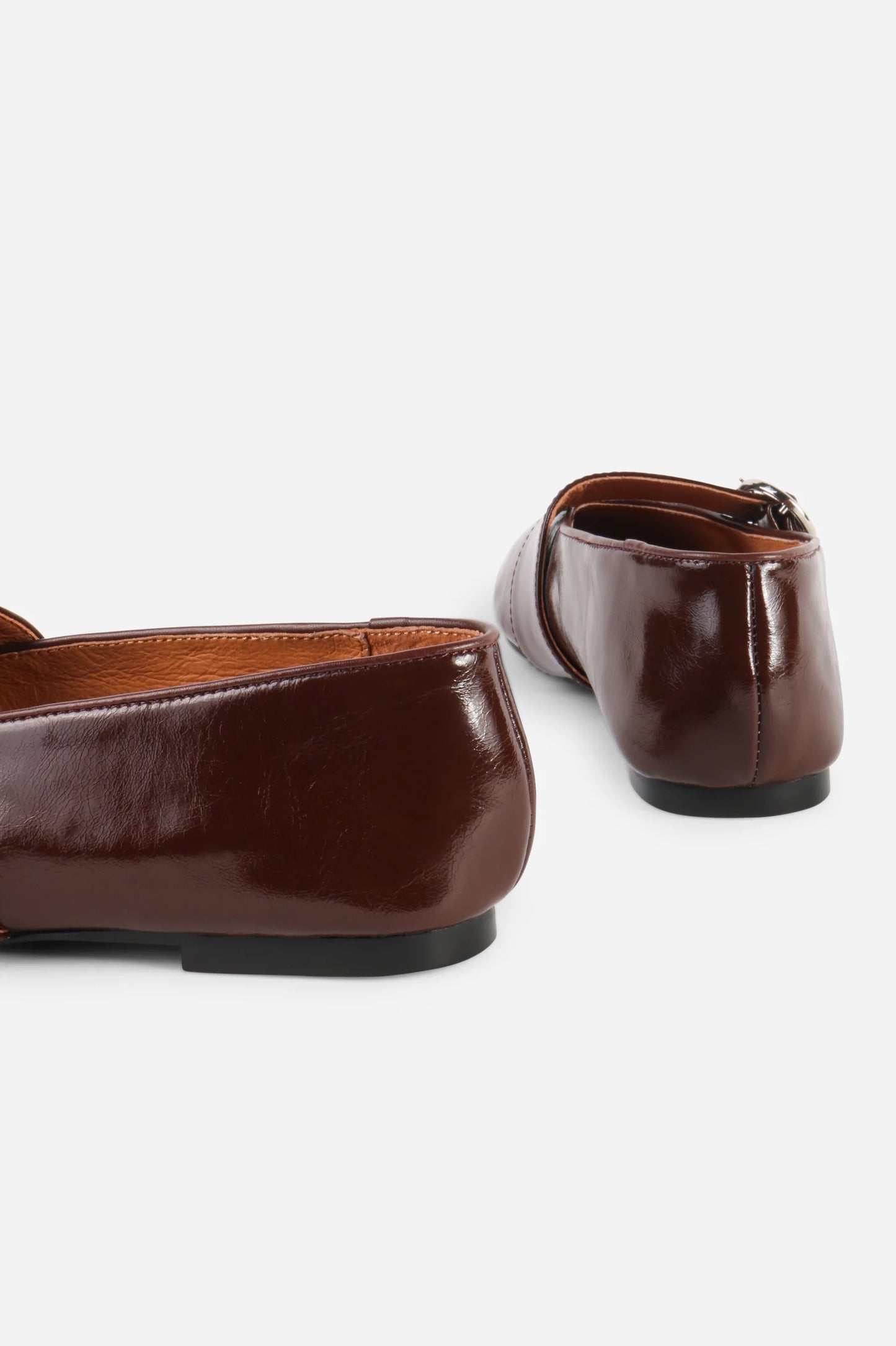 INTENTIONALLY BLANK VARTAN MJ FLAT CHOCOLATE