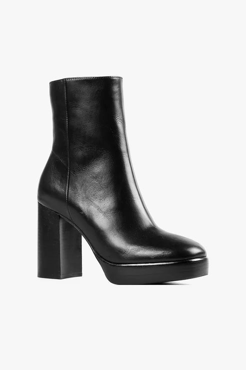 ALL BLACK SLEEK GLAMOUR BOOTIE