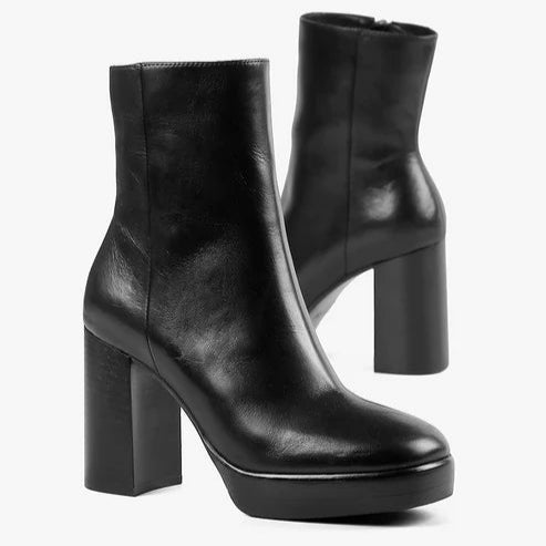 ALL BLACK SLEEK GLAMOUR BOOTIE