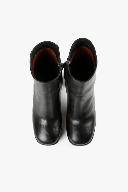 ALL BLACK SLEEK GLAMOUR BOOTIE