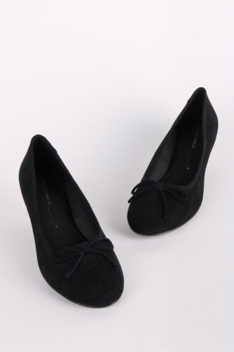 INTENTIONALLY BLANK BINA SUEDE KITTEN HEELS