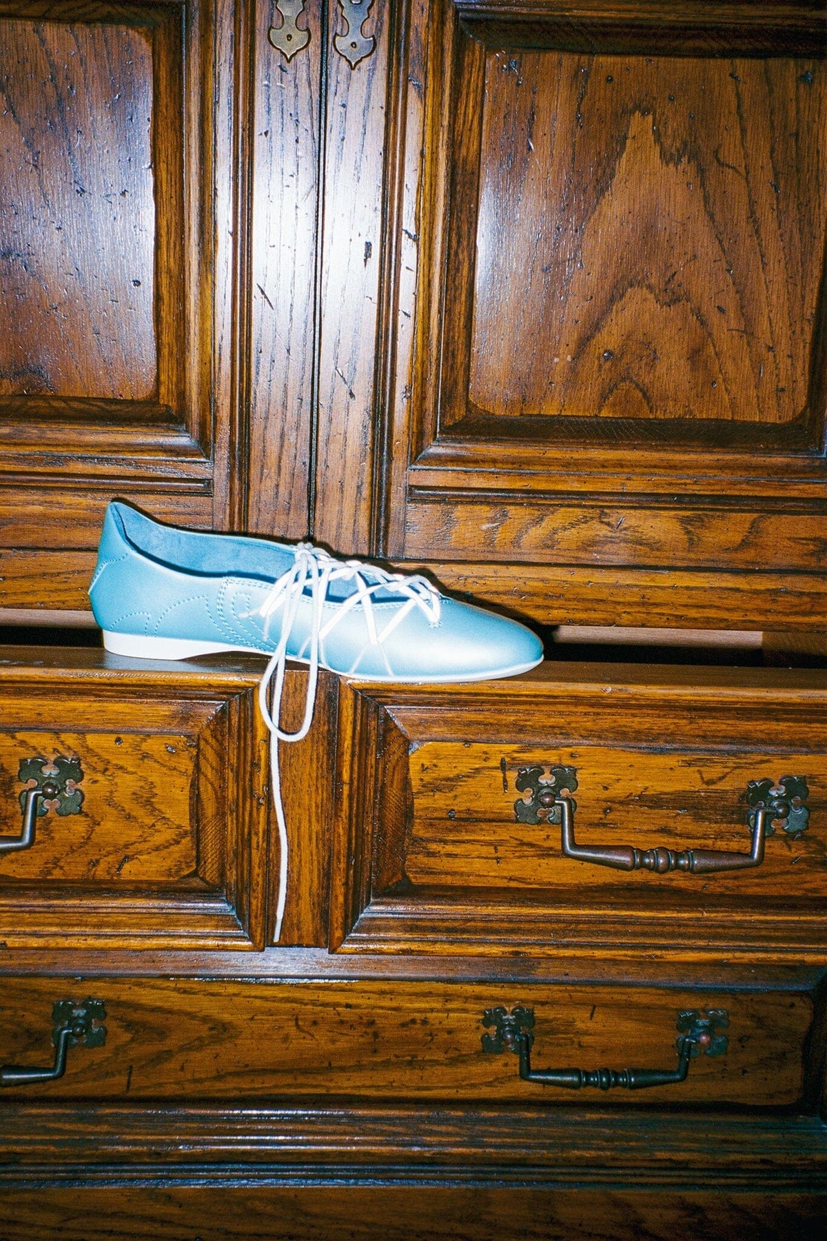 JEFFREY CAMPBELL M-V-P FLATS IN METALIC BLUE
