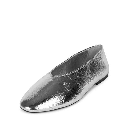 JEFFREY CAMPBELL ROMP-SILVER CRINKLE FLATS