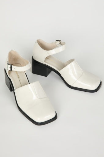 IB MARTY PATENT MARY JANE HEELS IN WHITE